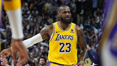 LeBron James razona y se baja el sueldo