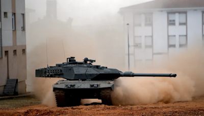España confirma la entrega a finales de junio a Ucrania de más carros de combate Leopard