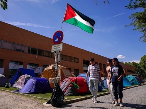 Tres detenidos por amenazar con palos a los acampados por Gaza en la Complutense
