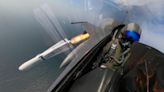 空軍F-16V發射小牛飛彈畫面曝光 澎湖靶場炸射秀戰力-風傳媒
