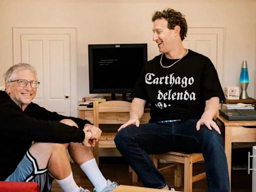 La foto de Bill Gates y Mark Zuckerberg que sorprendió al mundo en el cumpleaños 40 del creador de Facebook