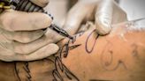 ¿Tatuajes podrían estar relacionados con cáncer en la sangre? Esto revela estudio