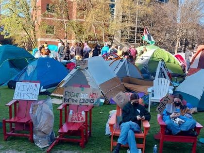 La universidad de Harvard y el MIT amenazan con suspender a los alumnos de las acampadas propalestinas