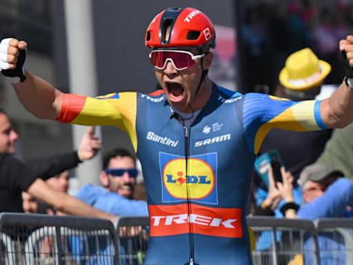 Giro de Italia: Jonathan Milan exhibe fuerza bruta al esprint, Pogacar sigue líder