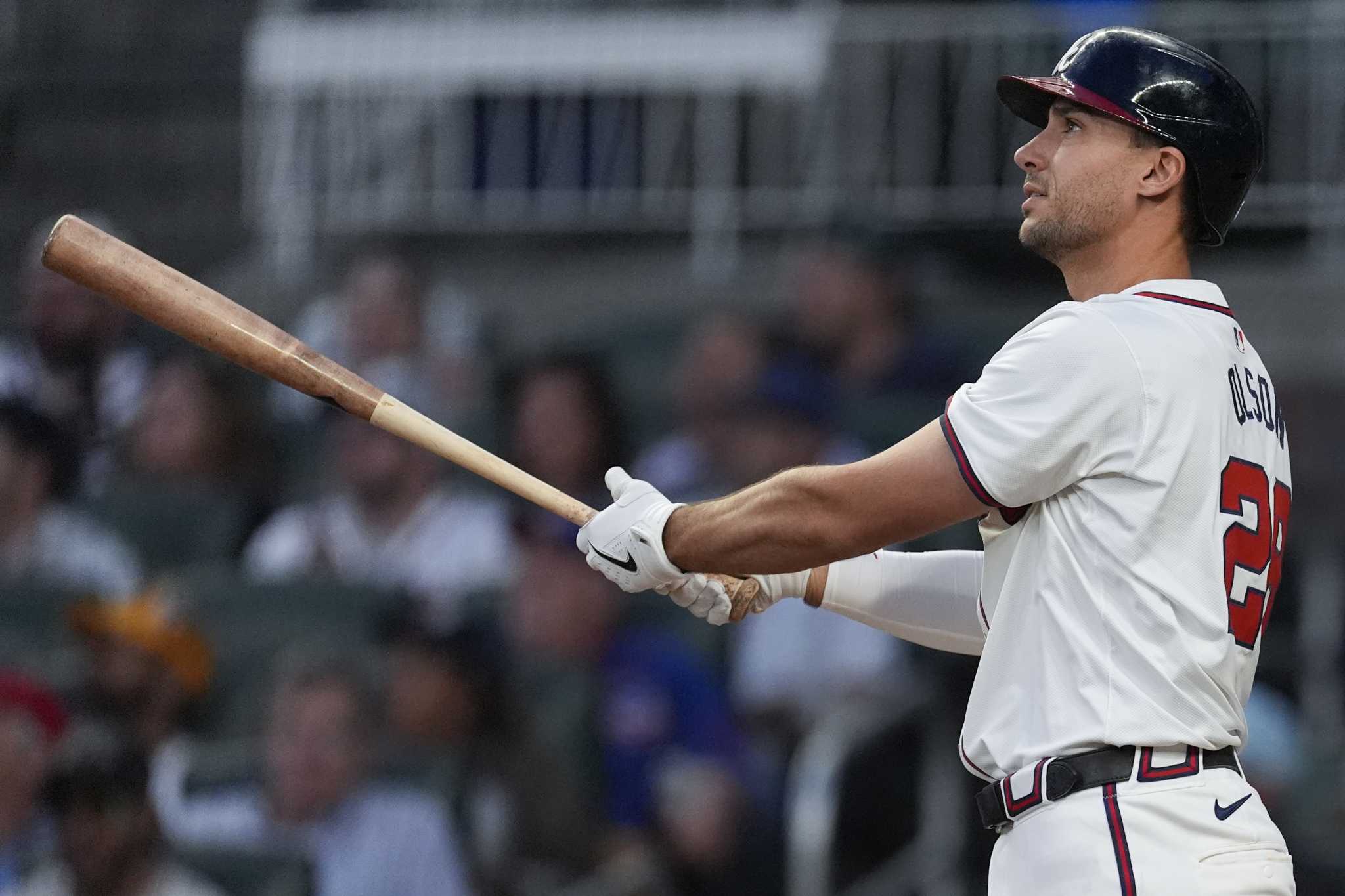 Matt Olson hits 3-run homer to support Chris Sale's dominant start in Braves' 7-0 rout of Cubs