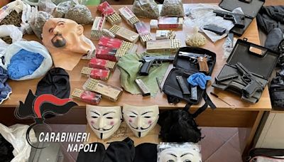 Maschere di “V per Vendetta” e “Breaking Bad” sequestrate a Napoli: usate per le rapine