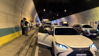 國3中和隧道6車追撞 聯結車未保安全車距釀禍 - 社會