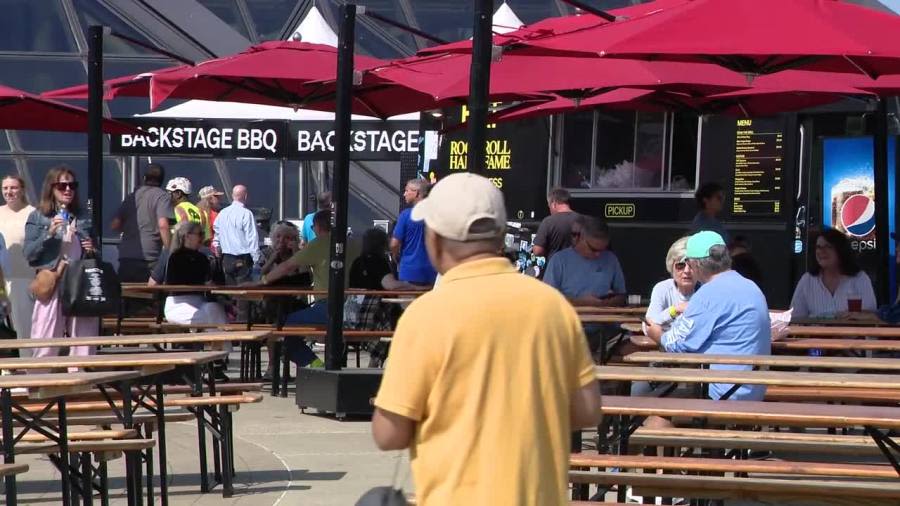 Rock Hall celebrates Billy Joel, Rod Stewart concert with all-day tailgate