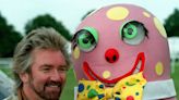 Heel or no heel? Noel Edmonds baffles fans with odd shoes photo