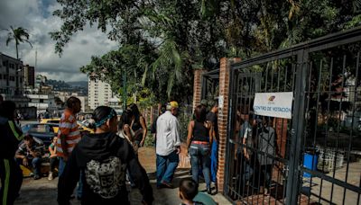 Com Maduro nas cordas na Venezuela, ditadura chavista dificulta registro de eleitores no exterior