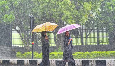 Mumbai receives heavy showers, residents complain of waterlogging