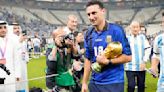 Lionel Scaloni, y una relajada e íntima charla con otro campeón del mundo, Jorge Valdano: del abrazo con Leandro Paredes a la broma que le hace Messi