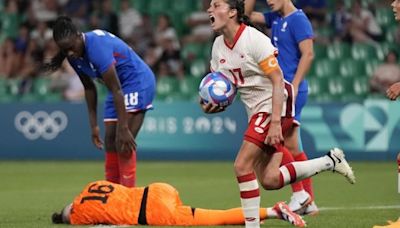 Canada beats France 2-1 in Olympic soccer - National | Globalnews.ca