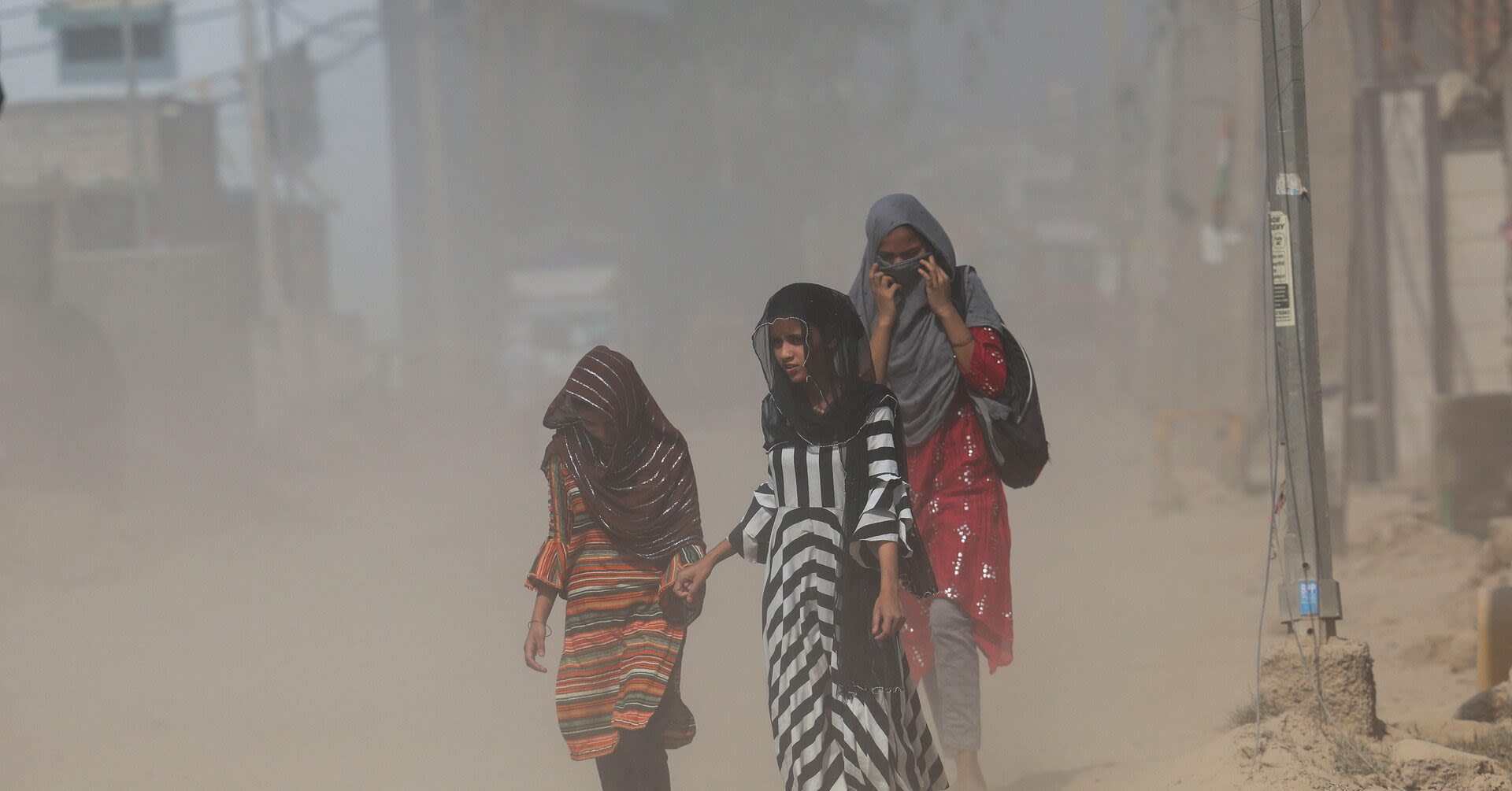 India issues heat wave alert as Delhi posts record high temperature