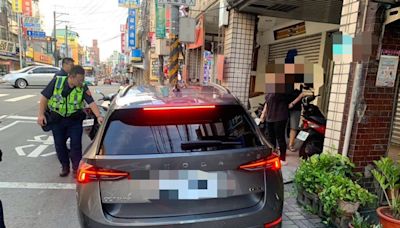 五股轎車連撞10車逃逸遭攔捕 男自稱身體不適釀禍 - 社會