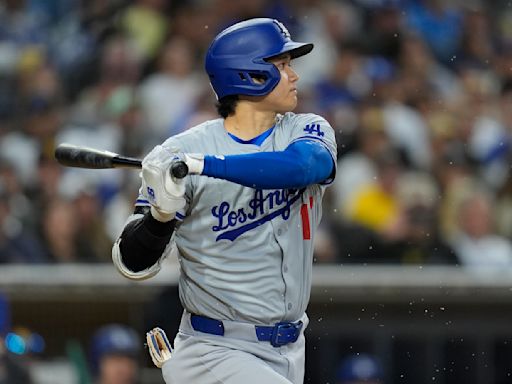 Shohei Ohtani leaves late in Dodgers' win over Padres with back tightness