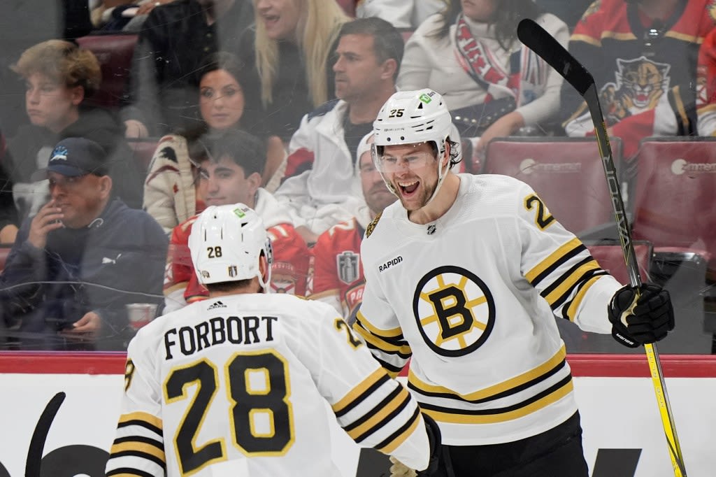 Bruins explode for five straight goals, take Game 1, 5-1