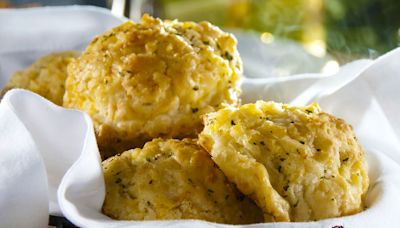 Red Lobster cheddar bay biscuits still available in stores amid location closures, bankruptcy