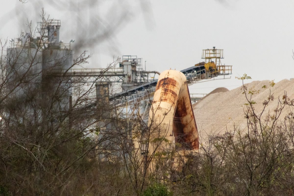 Harris County sues Texas Commission on Environmental Quality over concrete crushing facility health risks | Houston Public Media