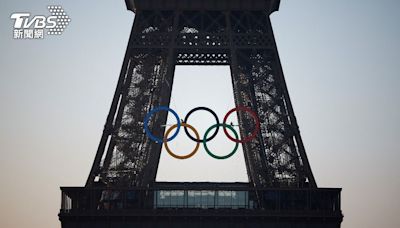 巴黎奧運／揭幕倒數50天！「奧運五環」登上艾菲爾鐵塔成焦點│TVBS新聞網