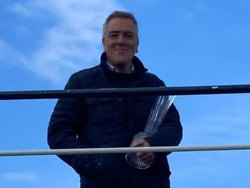 Hobbit star James Nesbitt turns heads in Louth as he grabs ferry to deliver Irish Open trophy to Royal Down