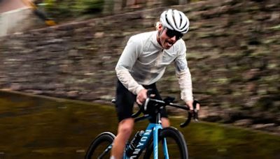 F1 | Valtteri Bottas arriesga su vida en el Circuito de Shanghai por pasear en bici en medio de una tormenta