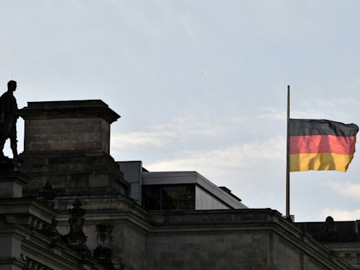 Un muerto y ocho personas sepultadas en el derrumbe parcial de un hotel en Alemania