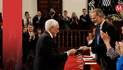 Luis Mateo Díez recibe el Premio Cervantes de manos del Rey Felipe VI; así fue el momento