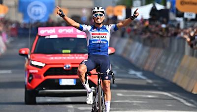 Alaphilippe se exhibe con una escapada de 150 kilómetros