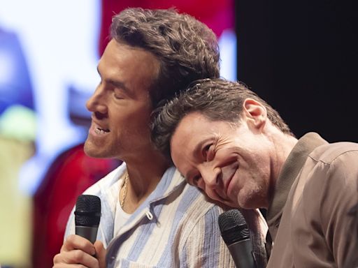 Visita ao Brasil consolida 'bromance' de Ryan Reynolds e Hugh Jackman, dupla de 'Deadpool & Wolverine': 'Os brasileiros sabem viver a vida'