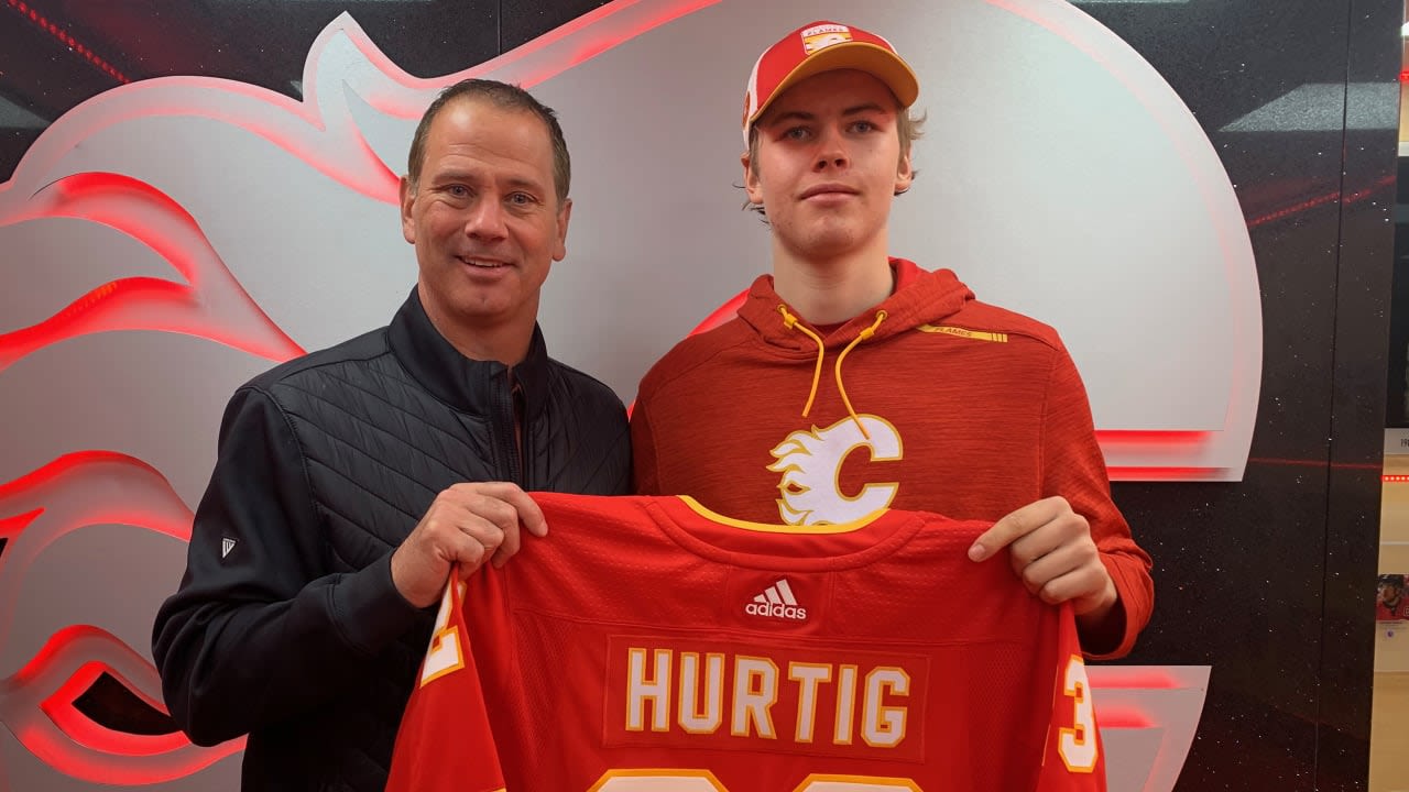 Axel Hurtig Signs With Hitmen | Calgary Flames
