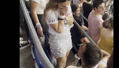 'Love Story' en el Bernabéu: así ha sido la emotiva petición de mano en directo en el segundo concierto de Taylor Swift