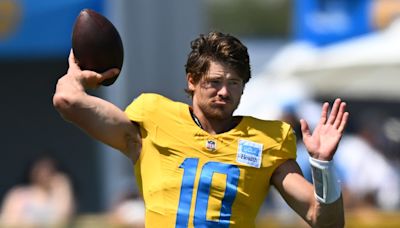 Chargers QB Justin Herbert will miss at least 2 weeks because of a right foot injury