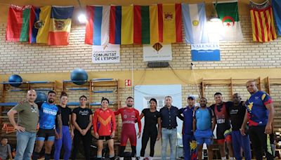 Luchadores venezolanos se preparan para París en municipio español