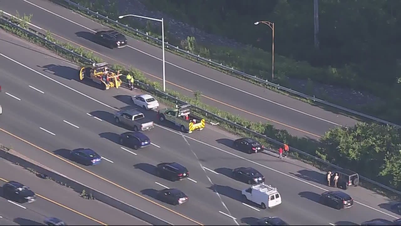 Multi-vehicle crash causes delays on I-495 in Chevy Chase