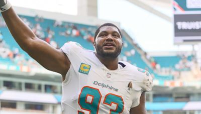 Tyreek Hill detained: Dolphins' Calais Campbell says he got handcuffed trying to 'deescalate' pregame incident