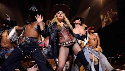 Fans aseguran que Madonna ya está en México; inicia montaje de escenario en Palacio de los Deportes