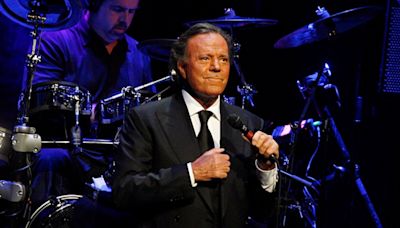 Julio Iglesias desmiente que se vaya a retirar y asegura que el día que lo haga lo anunciará él mismo