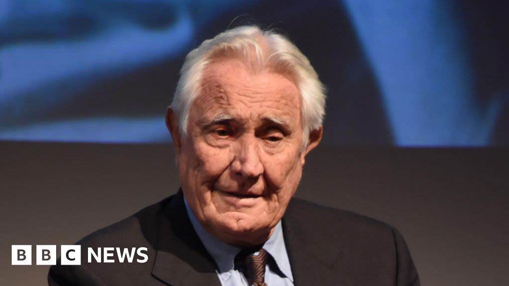 George Lazenby: James Bond actor announces retirement at age of 84