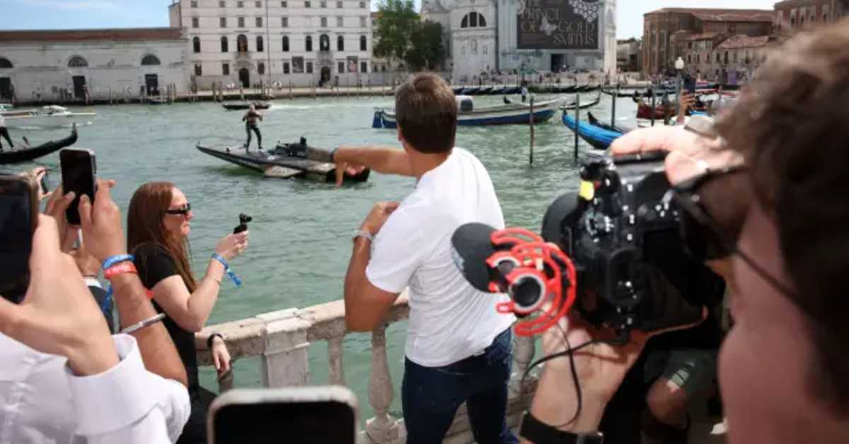 Brady Goes 'Viral in Venice,' Throws Pass in Italy: VIDEO