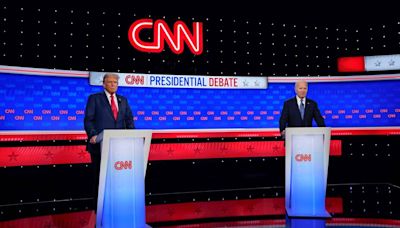 Un agresivo Trump carga contra un titubeante Biden en el debate presidencial en Atlanta