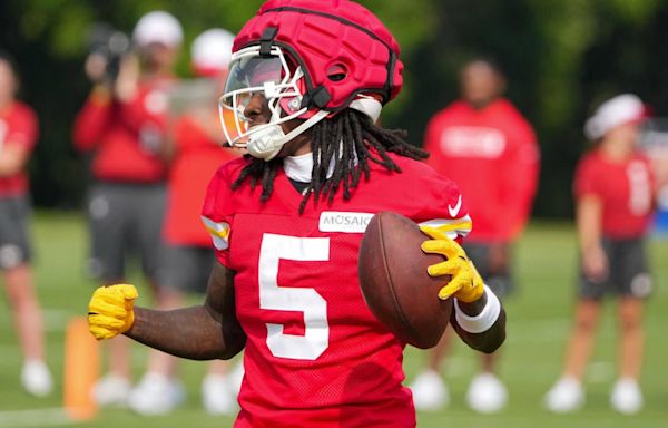 Chiefs' Hollywood Brown hospitalized with same shoulder injury Tyreek Hill suffered in 2019