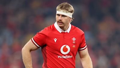 Aaron Wainwright gets devastating news as Wales forced to change team