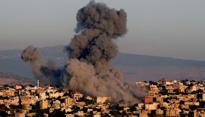 Mientras Líbano está pendiente de las represalias israelíes, un ataque mata a 2 personas en el sur del país