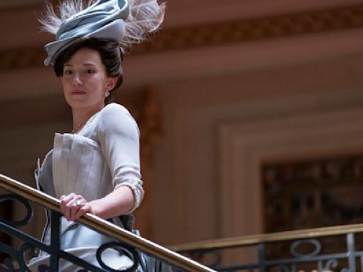 'Gilded Age' Star Carrie Coon Reveals Season 3 Update as She Shoots 'White Lotus'