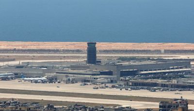 Suspendidos la mayoría de los vuelos del aeropuerto de Beirut ante un posible ataque israelí - La Tercera