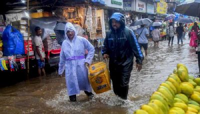 Mumbai sees heavy showers; flights diverted, waterlogging in many areas