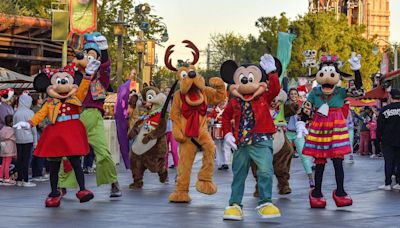 Disneyland's character actors and performers vote to unionize