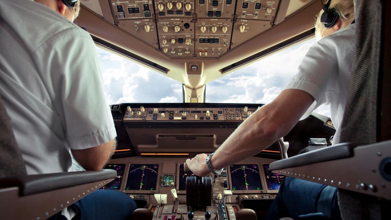 Tips from pilots on how to stay safe during turbulence