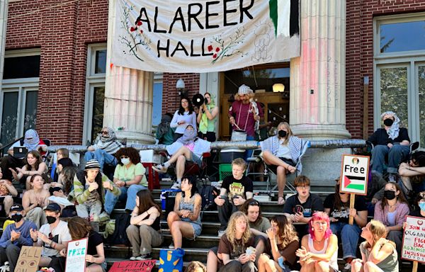 Pro-Palestinian protesters at University of Oregon chain themselves to building, host mock trial